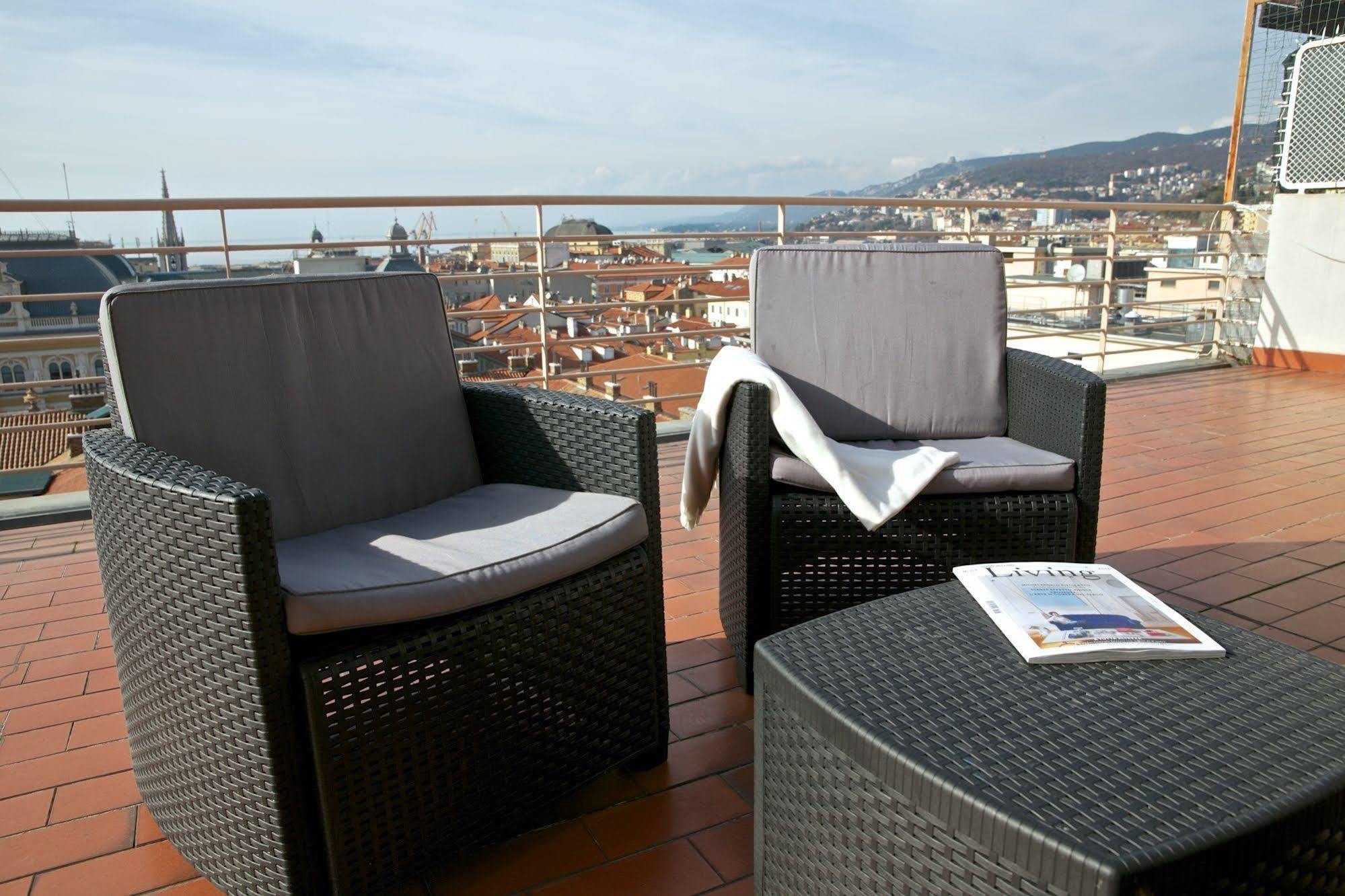 Residence Le Terrazze Trieste Esterno foto