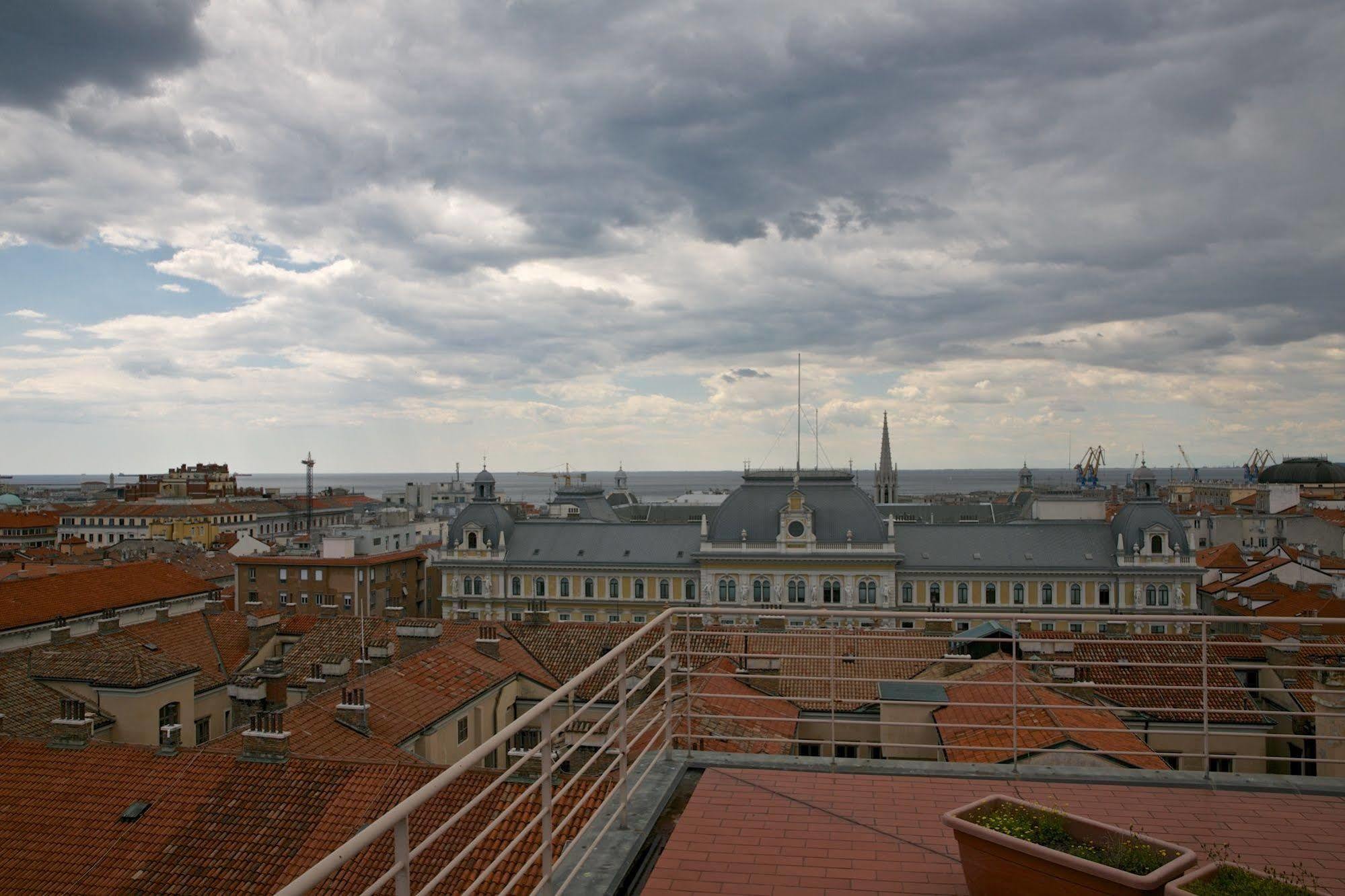 Residence Le Terrazze Trieste Esterno foto